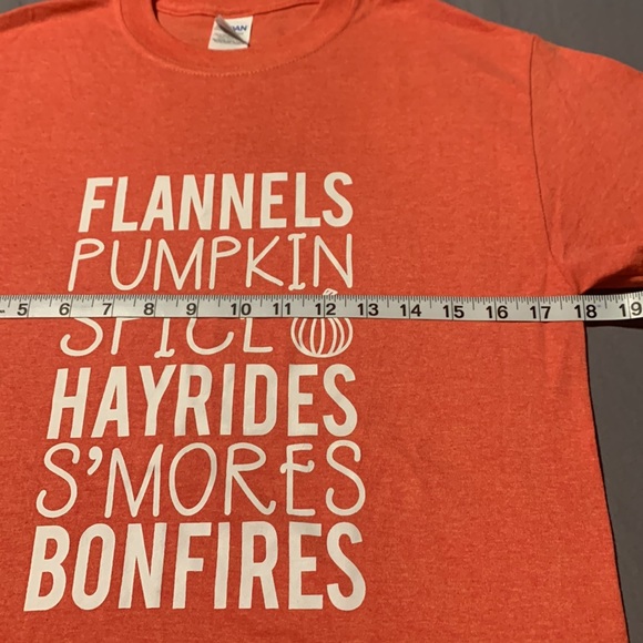 Ladies “Fall Themed” Tee, EUC, Size Small - Picture 4 of 7